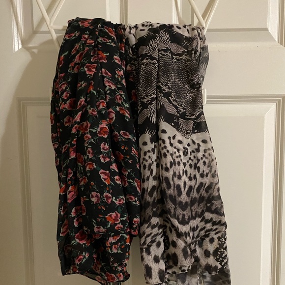 Long, scarves. - Picture 2 of 2